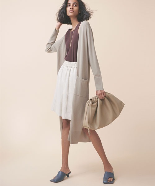 Mila Owen(ミラオーウェン)の「ウエストゴム脇スリットハーフパンツ(その他パンツ・レディース・ブラック/グリーン/アイボリー・1/0)」の2枚目の写真