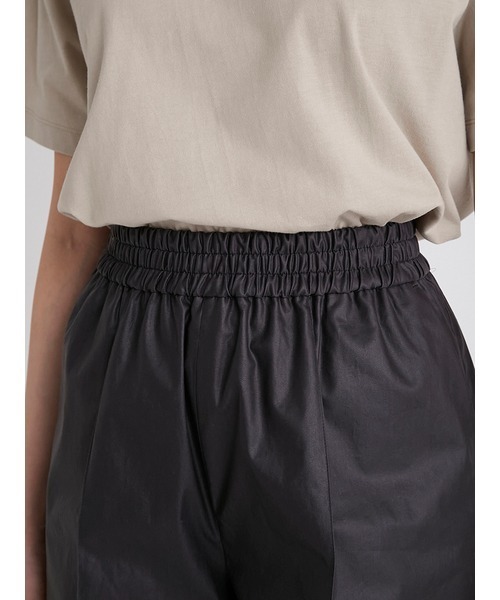 Mila Owen(ミラオーウェン)の「ウエストゴム脇スリットハーフパンツ(その他パンツ・レディース・ブラック/グリーン/アイボリー・1/0)」の4枚目の写真