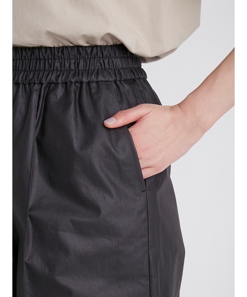 Mila Owen(ミラオーウェン)の「ウエストゴム脇スリットハーフパンツ(その他パンツ・レディース・ブラック/グリーン/アイボリー・1/0)」の18枚目の写真