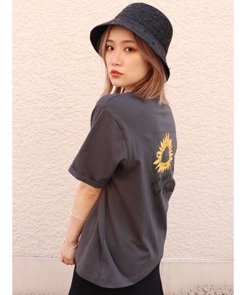 MURUA（ムルーア）の「【MURUA×山代エンナ】サンフラワーTシャツ（Tシャツ/カットソー・レディース・ホワイト/ダークグレー・FREE）」の8枚目の写真