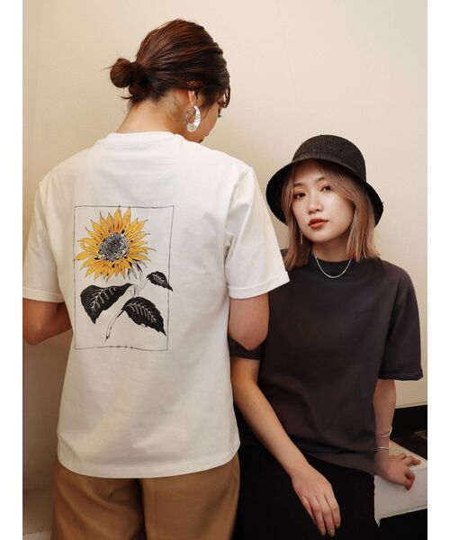 MURUA（ムルーア）の「【MURUA×山代エンナ】サンフラワーTシャツ（Tシャツ/カットソー・レディース・ホワイト/ダークグレー・FREE）」の12枚目の写真