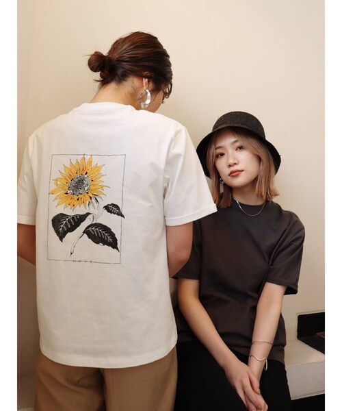 MURUA（ムルーア）の「【MURUA×山代エンナ】サンフラワーTシャツ（Tシャツ/カットソー・レディース・ホワイト/ダークグレー・FREE）」の13枚目の写真