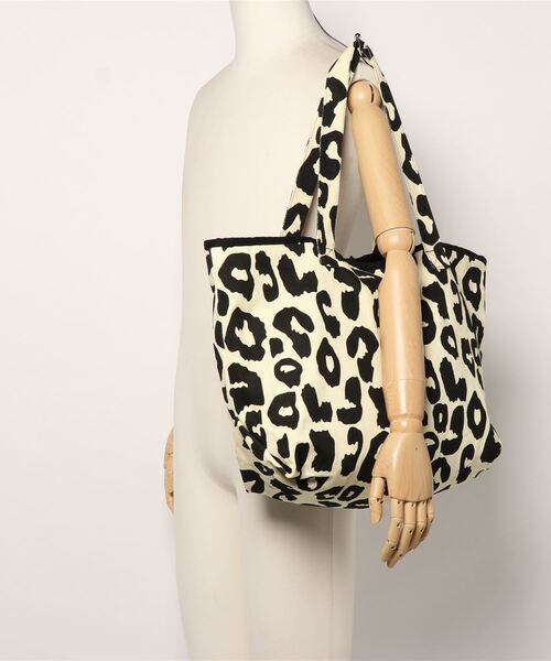 aimoha(アイモハ)の「ヒョウ柄トート(トートバッグ・レディース・ブラック/ホワイト/ベージュ・FREE)」の7枚目の写真