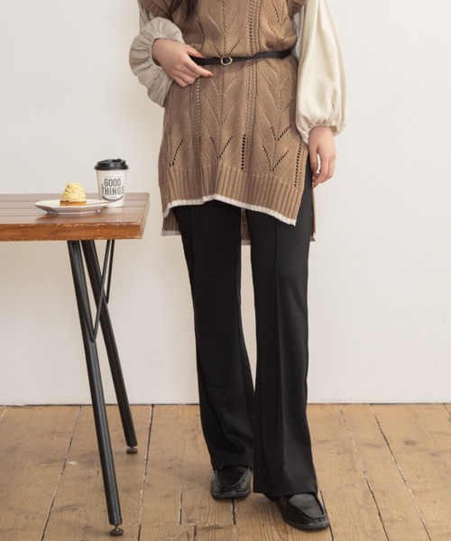 Mysa&Liina(ミーサリーナ)の「カットフレアパンツ(スラックス・レディース・ブラック/パープル/レッド/ピンク・M)」の1枚目の写真