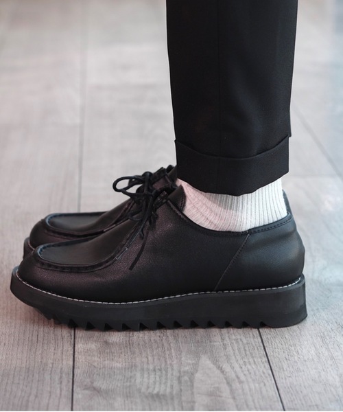 INTER FACTORY（インターファクトリー）の「ファッションインフルエンサー DAISUKE - シャークソールチロリアンレザーシューズ　made in INTER FACTORY（ドレスシューズ・メンズ・ブラック・SMALL/MEDIUM/LARGE）」の4枚目の写真