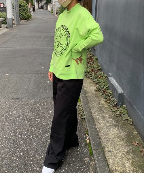 PIPING HOT FUTURE（パイピングホットフューチャー）の「L/S OVERSIZE MOCK NECK CREW PULLOVE（スウェット・レディース・ライム・S/XS）」の2枚目の写真