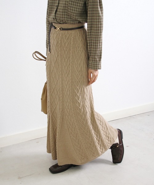 Crisp（クリスプ）の「ケーブルマーメイドスカート（スカート・レディース・ベージュ/グレー・FREE）」の2枚目の写真