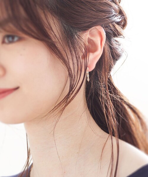 COCOSHNIK(ココシュニック)の「K10モザイクチェーン フープピアス(ピアス(両耳用)・レディース・ホワイト系その他7・00)」の3枚目の写真