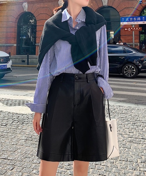 Jewelobe(ジュエローブ)の「フェイクレザーショートパンツ(その他パンツ・レディース・ブラック/ベージュ/カーキ・M/L)」の16枚目の写真