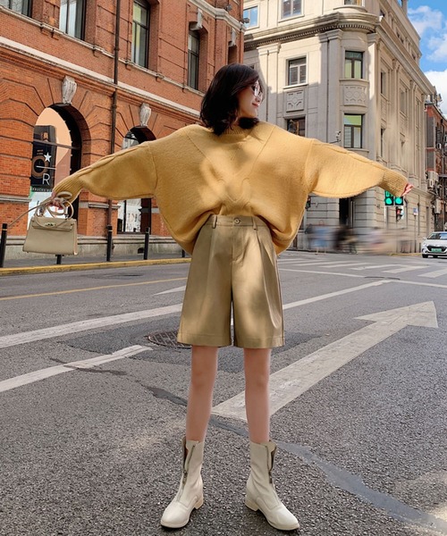 Jewelobe(ジュエローブ)の「フェイクレザーショートパンツ(その他パンツ・レディース・ブラック/ベージュ/カーキ・M/L)」の11枚目の写真