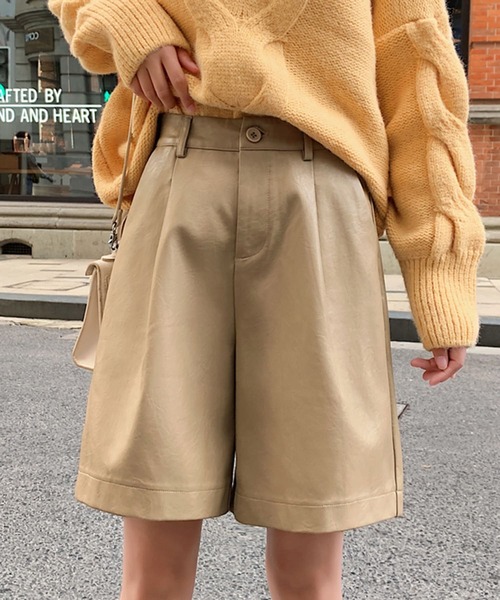 Jewelobe(ジュエローブ)の「フェイクレザーショートパンツ(その他パンツ・レディース・ブラック/ベージュ/カーキ・M/L)」の18枚目の写真