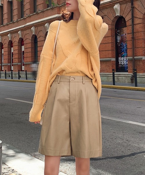 Jewelobe(ジュエローブ)の「フェイクレザーショートパンツ(その他パンツ・レディース・ブラック/ベージュ/カーキ・M/L)」の6枚目の写真