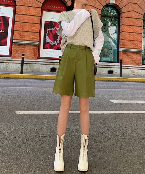 Jewelobe(ジュエローブ)の「フェイクレザーショートパンツ(その他パンツ・レディース・ブラック/ベージュ/カーキ・M/L)」の19枚目の写真