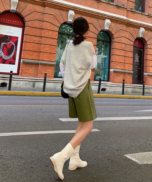 Jewelobe(ジュエローブ)の「フェイクレザーショートパンツ(その他パンツ・レディース・ブラック/ベージュ/カーキ・M/L)」の7枚目の写真