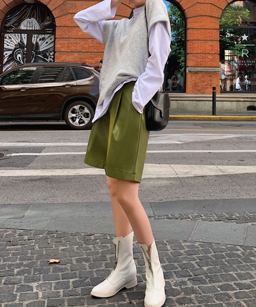 Jewelobe(ジュエローブ)の「フェイクレザーショートパンツ(その他パンツ・レディース・ブラック/ベージュ/カーキ・M/L)」の20枚目の写真