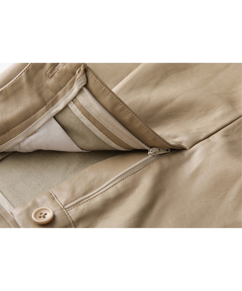 Jewelobe(ジュエローブ)の「フェイクレザーショートパンツ(その他パンツ・レディース・ブラック/ベージュ/カーキ・M/L)」の15枚目の写真