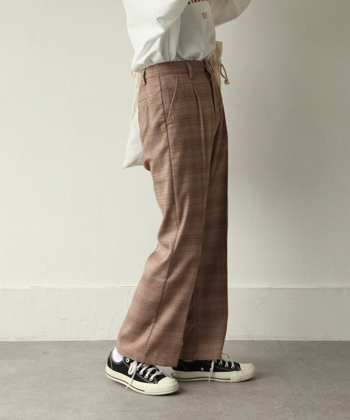 Chillfar(チルファー)の「タータンチェックフレアパンツ(スラックス・レディース・ダークブラウン/ブラウン/グレー・MEDIUM/LARGE)」の3枚目の写真