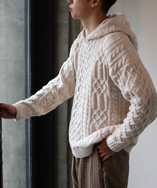 INTER FACTORY（インターファクトリー）の「【WEARISTA 風早ゆうた - リラックス フィッシャーマン ニット プルオーバー / ケーブル アランセーター フード付き　made in INTER FACTORY】（パーカー・メンズ・アイボリー・MEDIUM/LARGE）」の6枚目の写真