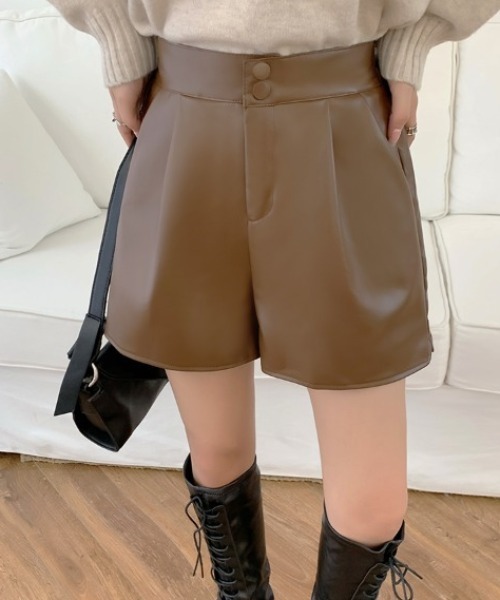 MANGROVE(マングローブ)の「レザータックショートパンツ(その他パンツ・レディース・ブラウン/ブラック・MEDIUM/LARGE)」の1枚目の写真