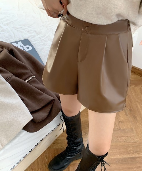 MANGROVE(マングローブ)の「レザータックショートパンツ(その他パンツ・レディース・ブラウン/ブラック・MEDIUM/LARGE)」の9枚目の写真