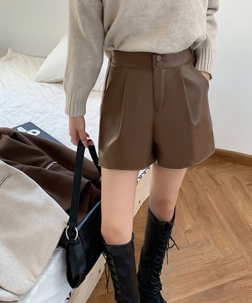 MANGROVE(マングローブ)の「レザータックショートパンツ(その他パンツ・レディース・ブラウン/ブラック・MEDIUM/LARGE)」の12枚目の写真