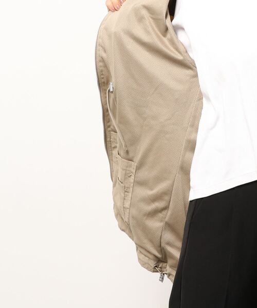 便利な8ポケット付マウンテンパーカー（マウンテンパーカー