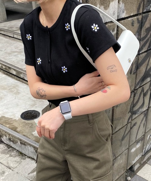 WHO'S WHO gallery（フーズフーギャラリー）の「ohana刺繍カーデ（カーディガン/ボレロ・レディース・オフホワイト/サックスブルー/ブラック・FREE）」の4枚目の写真