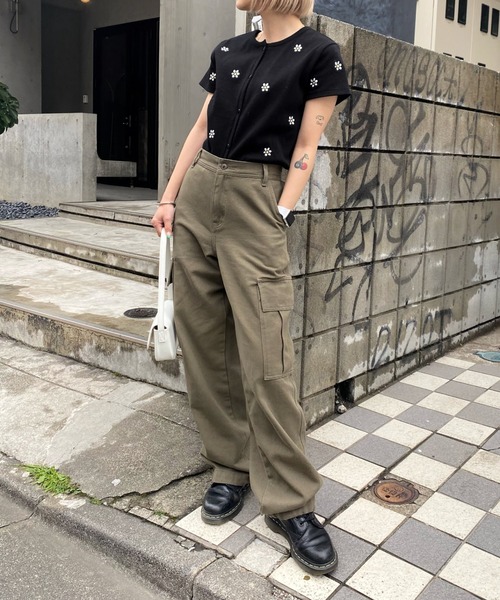 WHO'S WHO gallery（フーズフーギャラリー）の「ohana刺繍カーデ（カーディガン/ボレロ・レディース・オフホワイト/サックスブルー/ブラック・FREE）」の5枚目の写真