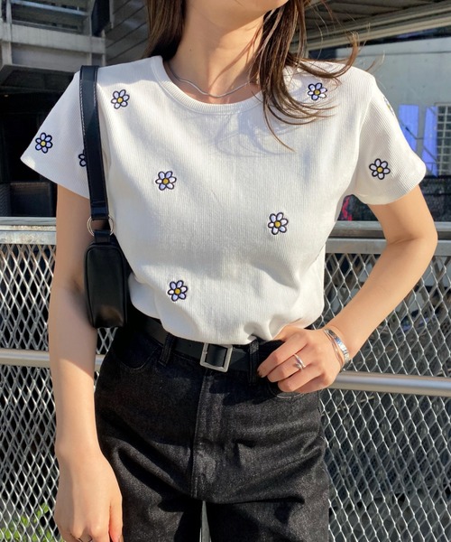 WHO'S WHO gallery（フーズフーギャラリー）の「ohana刺繍カーデ（カーディガン/ボレロ・レディース・オフホワイト/サックスブルー/ブラック・FREE）」の10枚目の写真