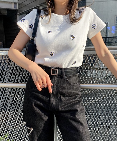 WHO'S WHO gallery（フーズフーギャラリー）の「ohana刺繍カーデ（カーディガン/ボレロ・レディース・オフホワイト/サックスブルー/ブラック・FREE）」の9枚目の写真