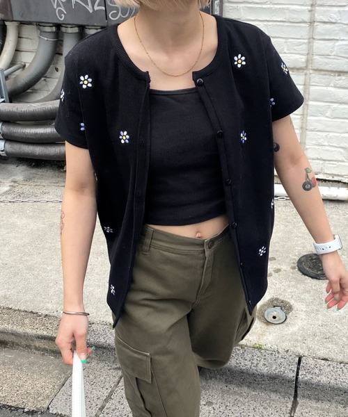 WHO'S WHO gallery（フーズフーギャラリー）の「ohana刺繍カーデ（カーディガン/ボレロ・レディース・オフホワイト/サックスブルー/ブラック・FREE）」の7枚目の写真