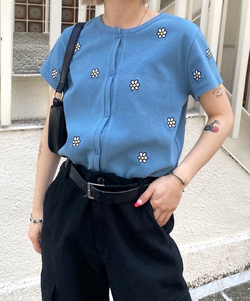 WHO'S WHO gallery（フーズフーギャラリー）の「ohana刺繍カーデ（カーディガン/ボレロ・レディース・オフホワイト/サックスブルー/ブラック・FREE）」の12枚目の写真