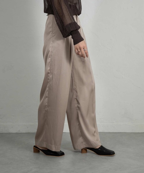 Amiur（エミレ）の「satin basic tuck pants（その他パンツ・レディース・ベージュ/ピンク/イエロー・S/M）」の11枚目の写真