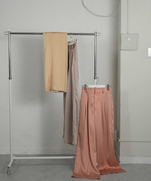 Amiur（エミレ）の「satin basic tuck pants（その他パンツ・レディース・ベージュ/ピンク/イエロー・S/M）」の19枚目の写真