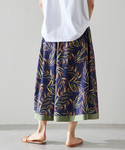 BEARDSLEY（ビアズリー）の「リーフプリントスカート（スカート・レディース・ネイビー・FREE）」の4枚目の写真