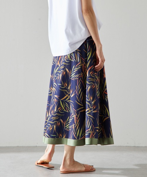 BEARDSLEY（ビアズリー）の「リーフプリントスカート（スカート・レディース・ネイビー・FREE）」の5枚目の写真