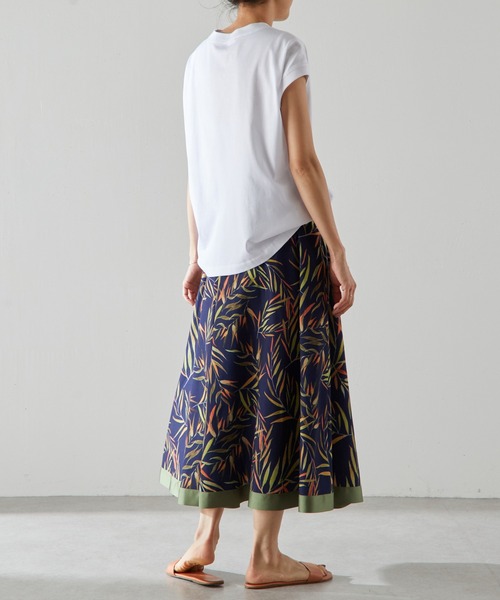 BEARDSLEY（ビアズリー）の「リーフプリントスカート（スカート・レディース・ネイビー・FREE）」の6枚目の写真