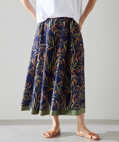 BEARDSLEY（ビアズリー）の「リーフプリントスカート（スカート・レディース・ネイビー・FREE）」の3枚目の写真