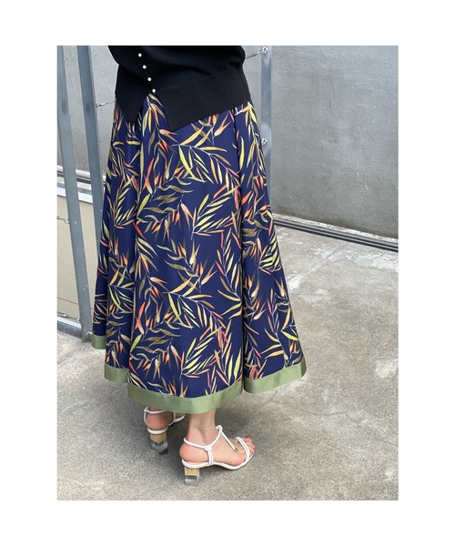 BEARDSLEY（ビアズリー）の「リーフプリントスカート（スカート・レディース・ネイビー・FREE）」の18枚目の写真