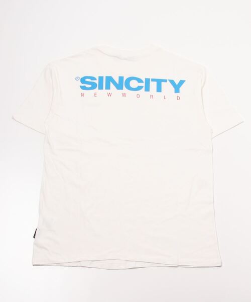 SINCITY(シンシティ)の「A'GEM/9 × .kom『SINCITY/シンシティ』NEW WORLD BLUE LOGO T-SHIRT/ニューワールド Tシャツ 半袖カットソー(Tシャツ/カットソー・メンズ・ホワイト・1/2)」の11枚目の写真