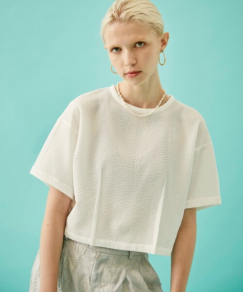 INella（イネラ）の「【INella/イネラ】シアサッカークロップドトップス（Tシャツ/カットソー・レディース・ブラック/その他2/ホワイト・FREE）」の2枚目の写真