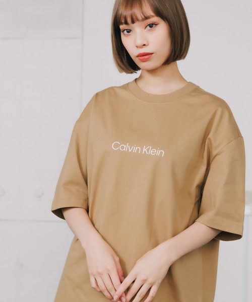 Calvin Klein（カルバン・クライン）の「Calvin Klein/カルバンクライン STANDARD LOGO CREWNECK フロントロゴ 半袖Tシャツ（Tシャツ/カットソー・メンズ・ライトグリーン/ネイビー/ブラック/ホワイト/ブラウン/グレイッシュベージュ/バーガンディー・M/L/XL/S）」の4枚目の写真