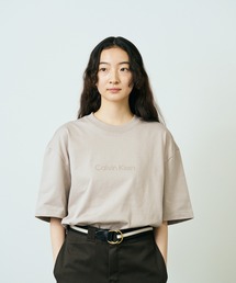 Calvin Klein/カルバンクライン STANDARD LOGO CREWNECK フロントロゴ 半袖Tシャツ メンズ 秋物 秋服 2026年秋冬