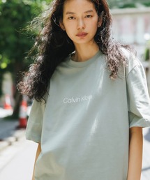 Calvin Klein/カルバンクライン STANDARD LOGO CREWNECK フロントロゴ 半袖Tシャツ メンズ 秋物 秋服 2026年秋冬
