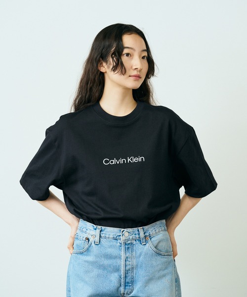 Calvin Klein（カルバン・クライン）の「Calvin Klein/カルバンクライン STANDARD LOGO CREWNECK フロントロゴ 半袖Tシャツ（Tシャツ/カットソー・メンズ・ライトグリーン/ネイビー/ブラック/ホワイト/ブラウン/グレイッシュベージュ/バーガンディー・M/L/XL/S）」の3枚目の写真