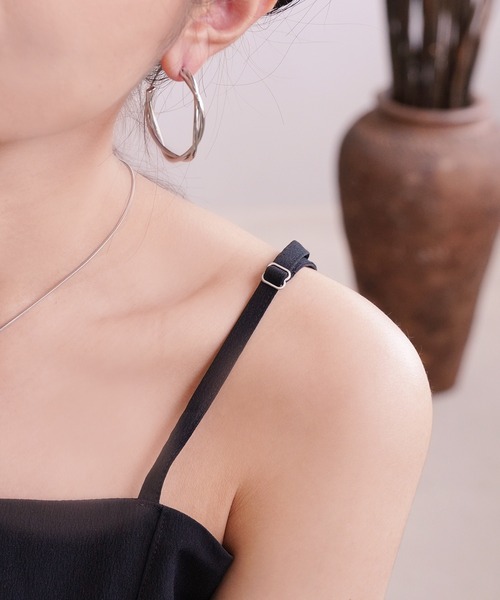 IAMUSE（アイアミューズ）の「【IAMUSE】金属アレルギー対応 ツイストフープピアス S0742（ピアス（両耳用）・レディース・シルバー/ゴールド・FREE）」の7枚目の写真