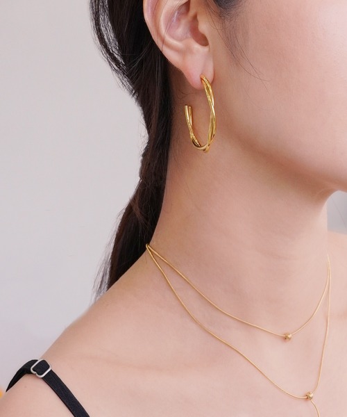 IAMUSE（アイアミューズ）の「【IAMUSE】金属アレルギー対応 ツイストフープピアス S0742（ピアス（両耳用）・レディース・シルバー/ゴールド・FREE）」の9枚目の写真