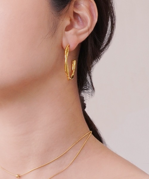 IAMUSE（アイアミューズ）の「【IAMUSE】金属アレルギー対応 ツイストフープピアス S0742（ピアス（両耳用）・レディース・シルバー/ゴールド・FREE）」の10枚目の写真
