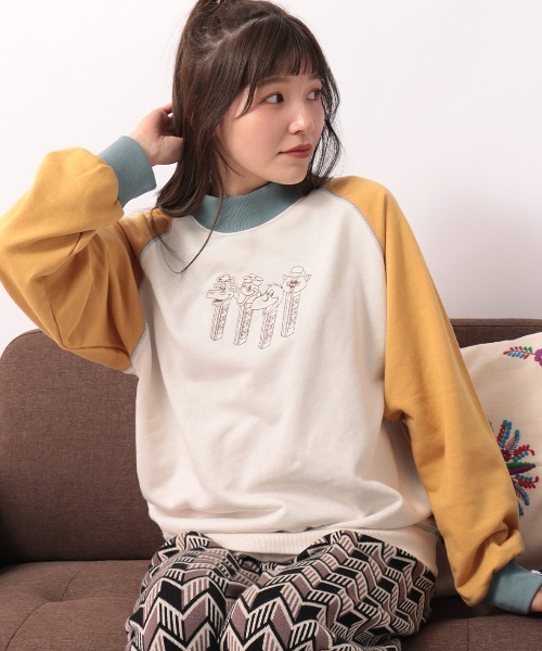 チチカカ（チチカカ）の「PEZ モックネックプルオーバー【WEB・一部店舗限定】【ユニセックス】（スウェット・レディース・チャコールグレー/オフホワイト/オレンジ・MEDIUM/LARGE）」の3枚目の写真