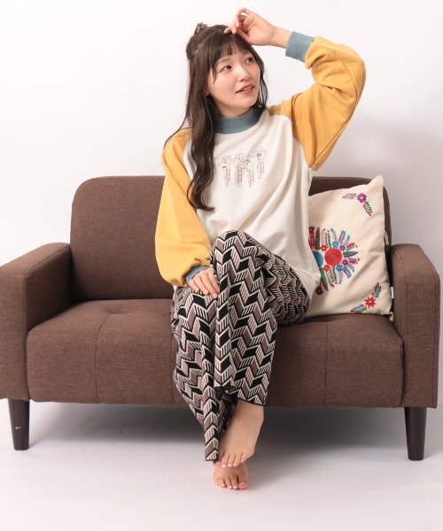 チチカカ（チチカカ）の「PEZ モックネックプルオーバー【WEB・一部店舗限定】【ユニセックス】（スウェット・レディース・チャコールグレー/オフホワイト/オレンジ・MEDIUM/LARGE）」の13枚目の写真